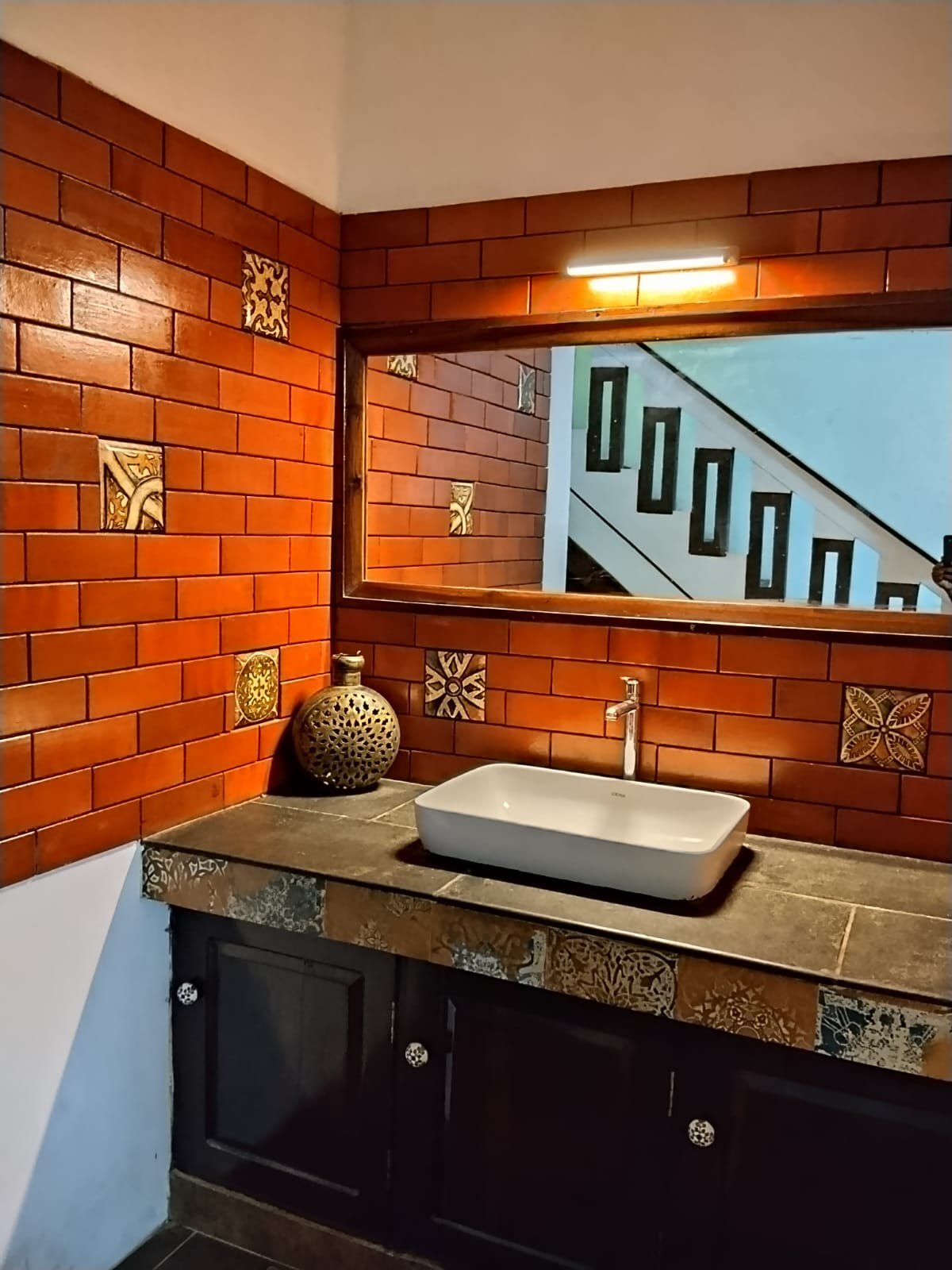 Traditional wash area with warm tile detailing