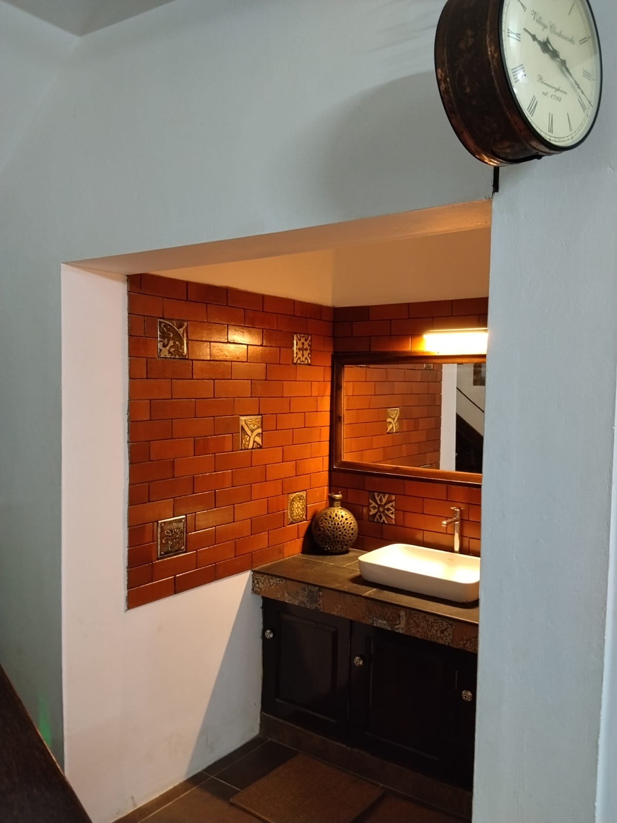 Warm interior wash area detail